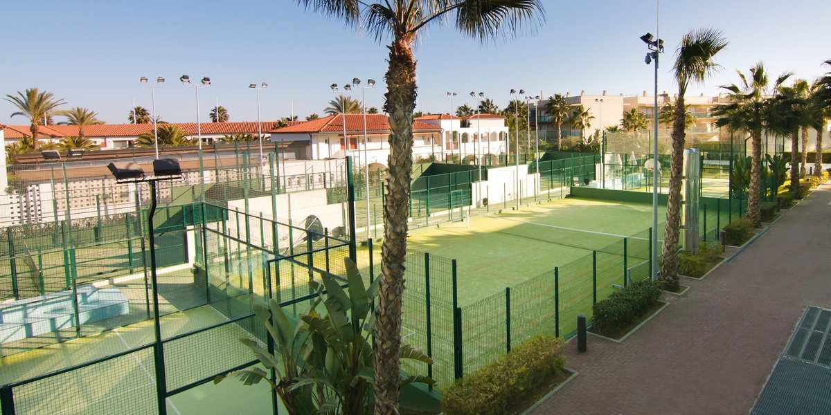 Apartamentos Estival Park — La Pineda, Catalonia