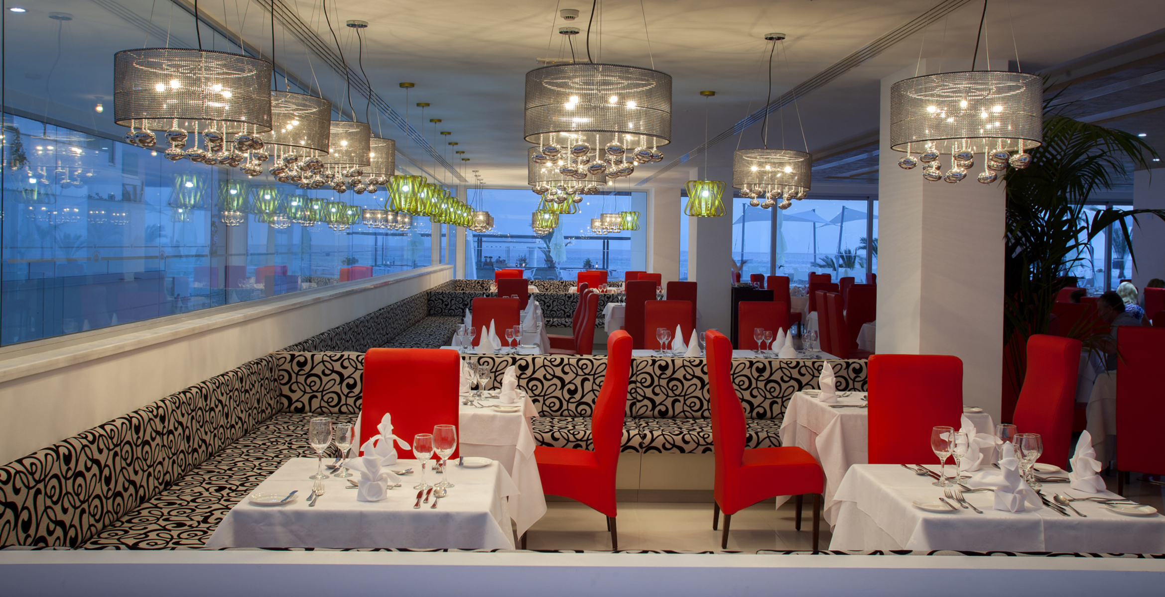 King Evelthon Beach Hotel & Resort — Chlorakas, Region Pafos